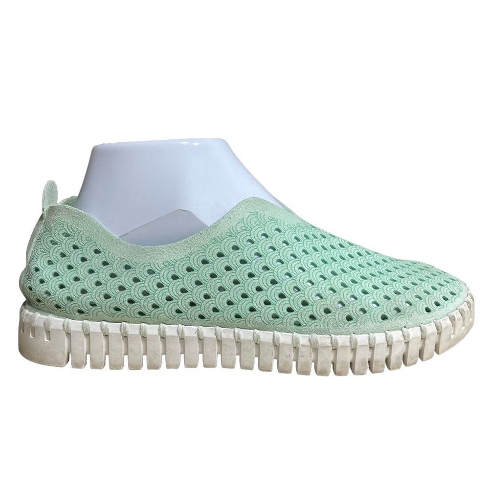Isle Jacobsen Tulip Sneakers 7 Perforated Suede Scalloped Slip-on Shoes Green